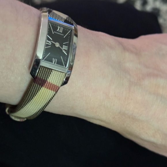 Burberry BU1060 Women’s Swiss Made Rectangular Watch – Nova Check Strap – - Picture 4 of 16